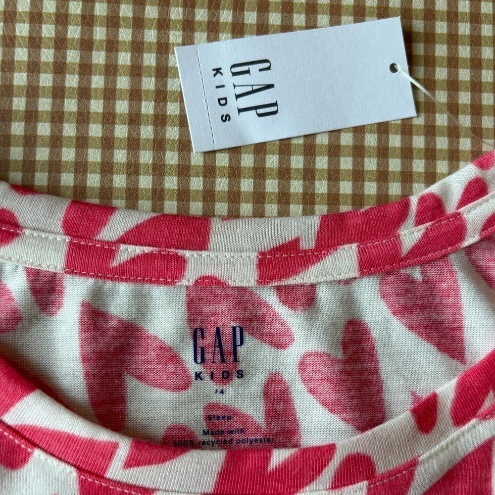 Gap Teen Pajama top. Heart print.‎ NWT. Size 14